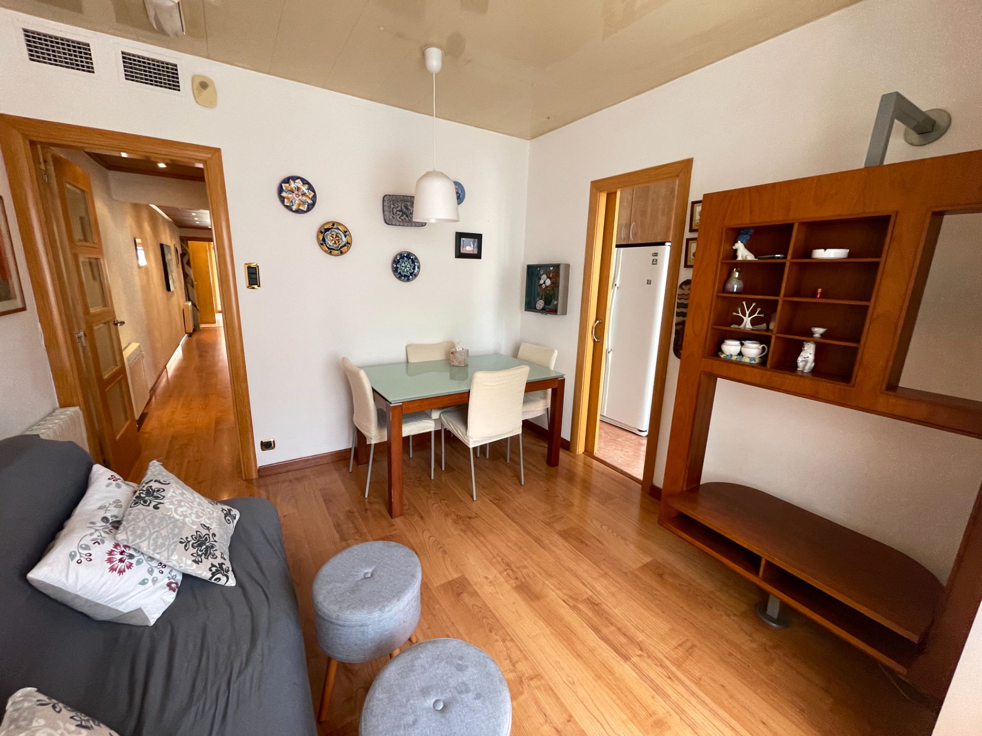 Living room of Flat for sale in L'Hospitalet de Llobregat  with Air Conditioner, Heating and Parquet flooring