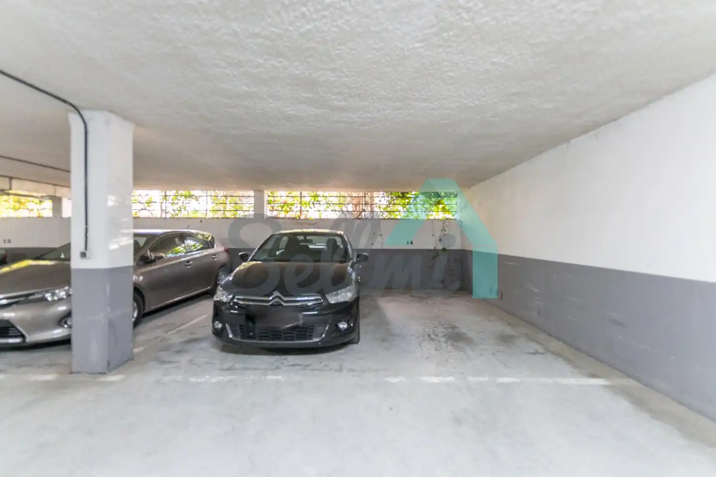 Parking de Piso en venta en Oviedo  con Calefacción, Parquet y Trastero