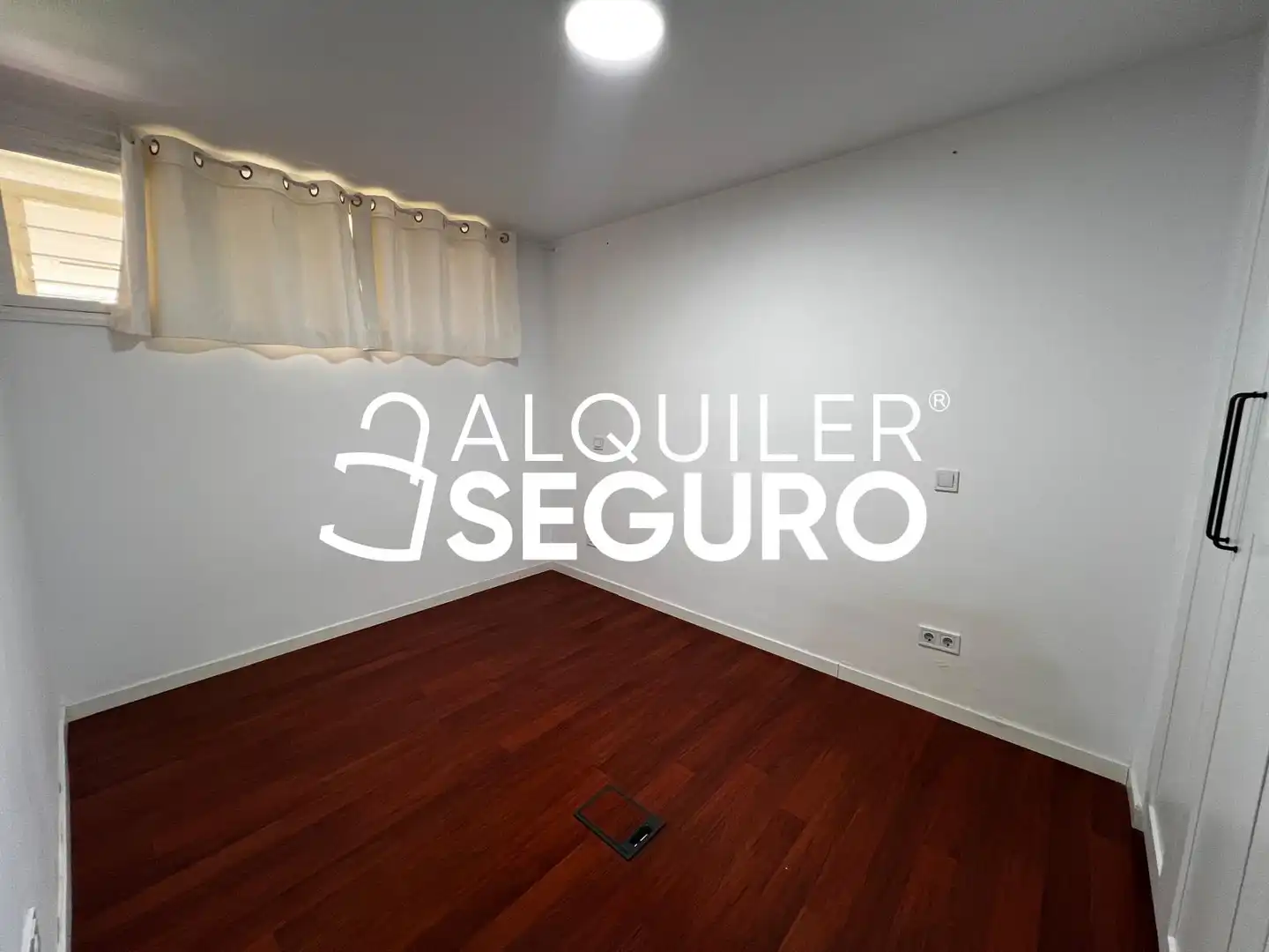Bedroom of Flat for rent in Madrid  with Air Conditioner and Heating