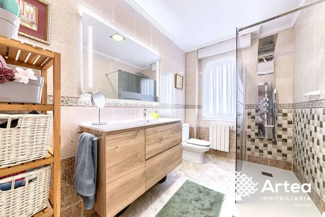 Bathroom of Flat for sale in Portugalete  with Heating and Balcony