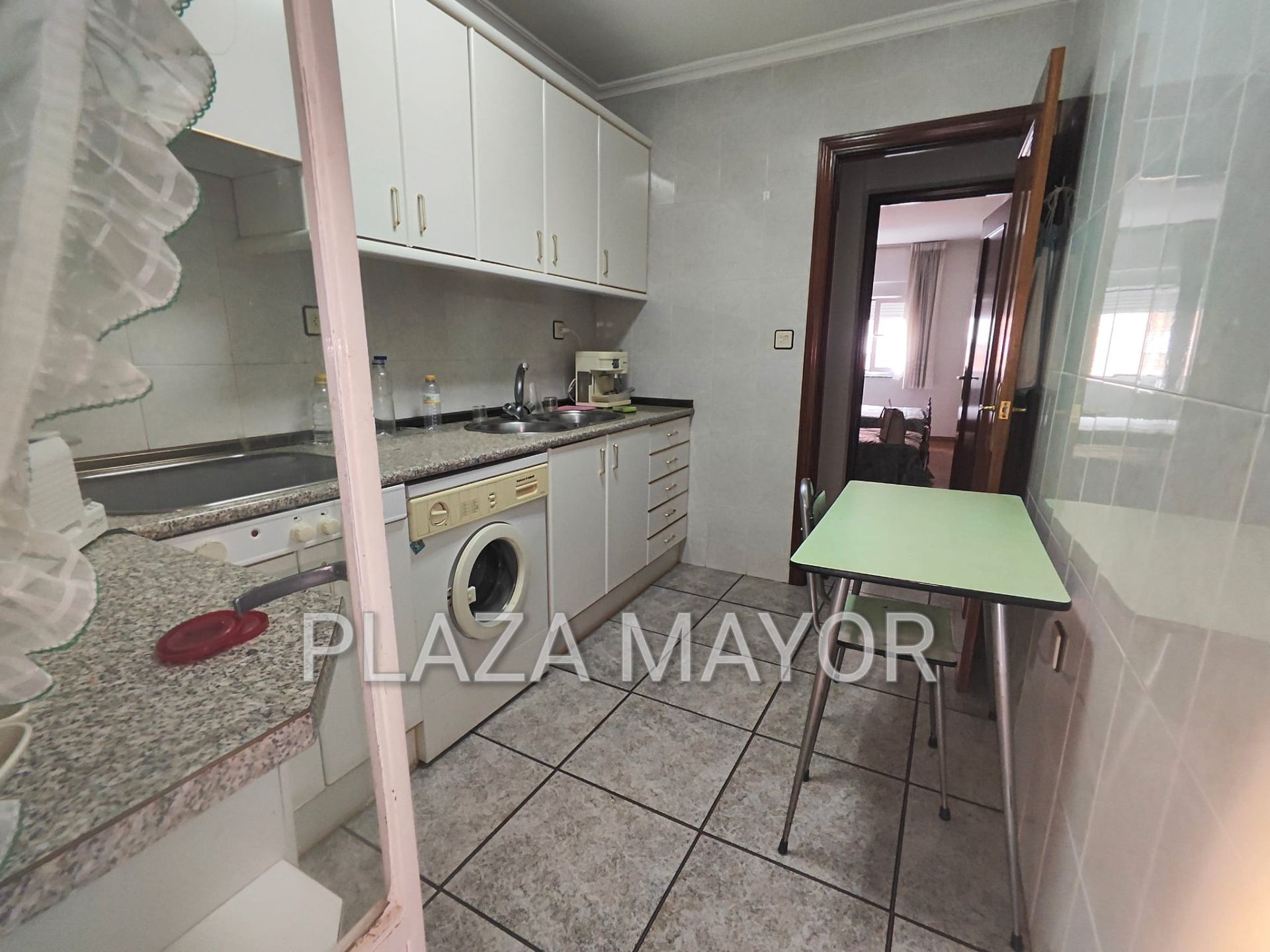 Kitchen of Flat for sale in Salamanca Capital  with Furnished, Oven and Washing machine
