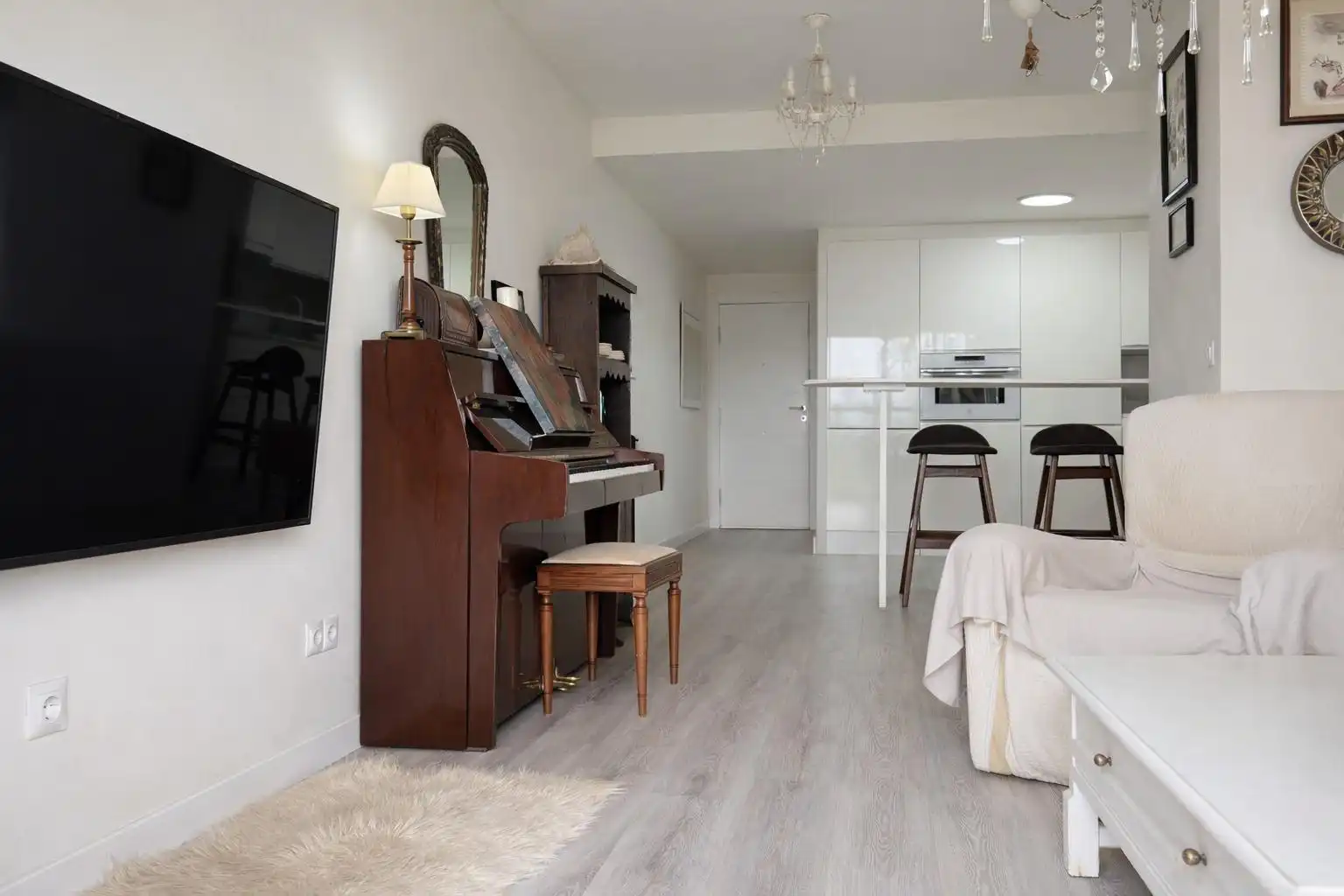 Sala de estar de Piso en venta en Udías con Calefacción, Jardín privado y Piscina comunitaria