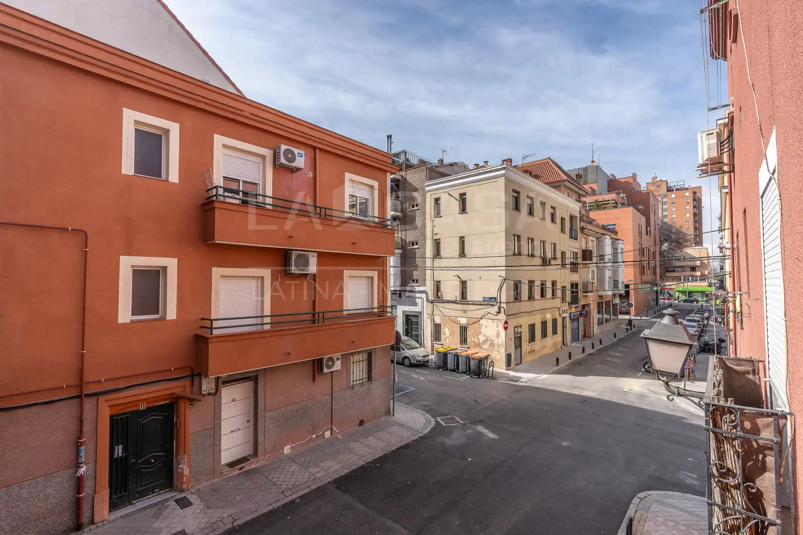 Vista exterior de Piso en venta en Madrid con Calefacción y Balcón