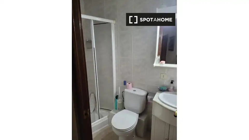 Badezimmer von Wohnung zur untervermieten in Mataró mit Klimaanlage, Heizung und Möbliert