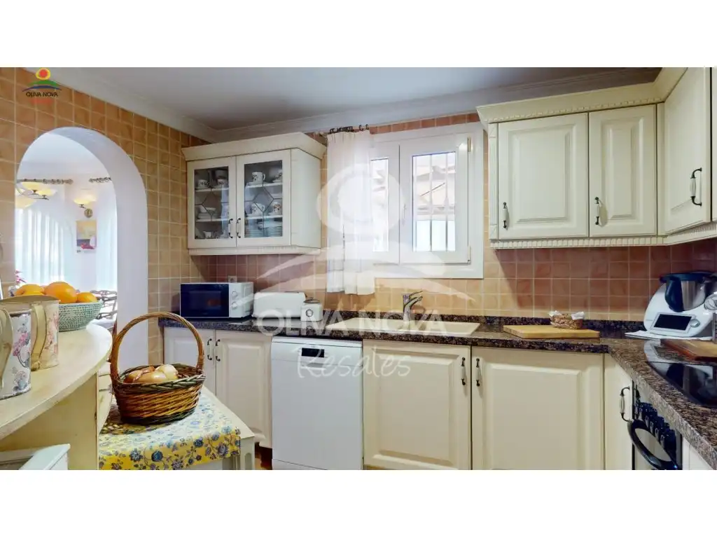 Cocina de Casa o chalet en venta en Oliva con Jardín privado