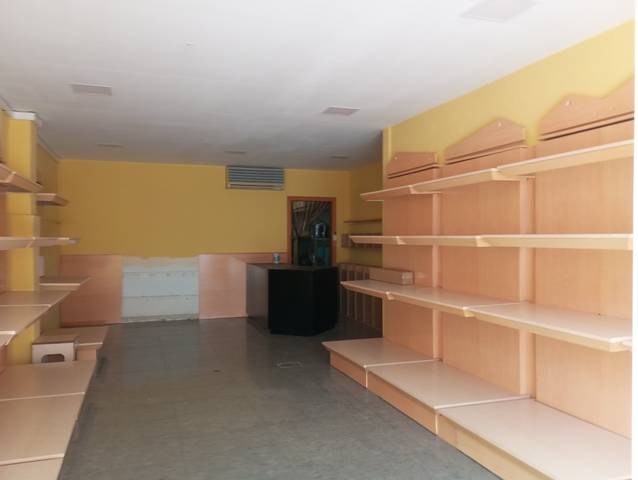 Local comercial en Alquiler en Carrer de Solsona en Les Arenes - La Grípia  Can Montllor