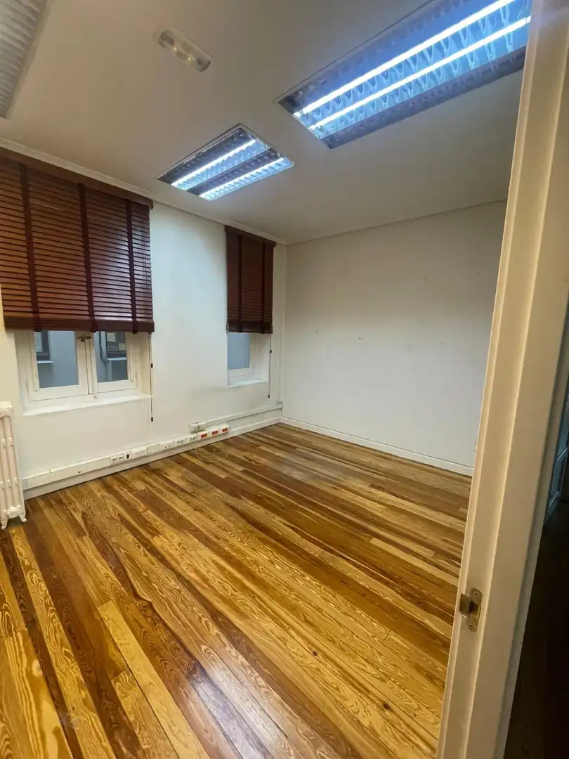 Office space with lift to rent in Calle Calle Miguel Iscar, imagen 12