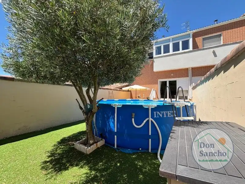 Piscina de Casa adosada en venta en Cabezón de Pisuerga con Calefacción, Jardín privado y Terraza