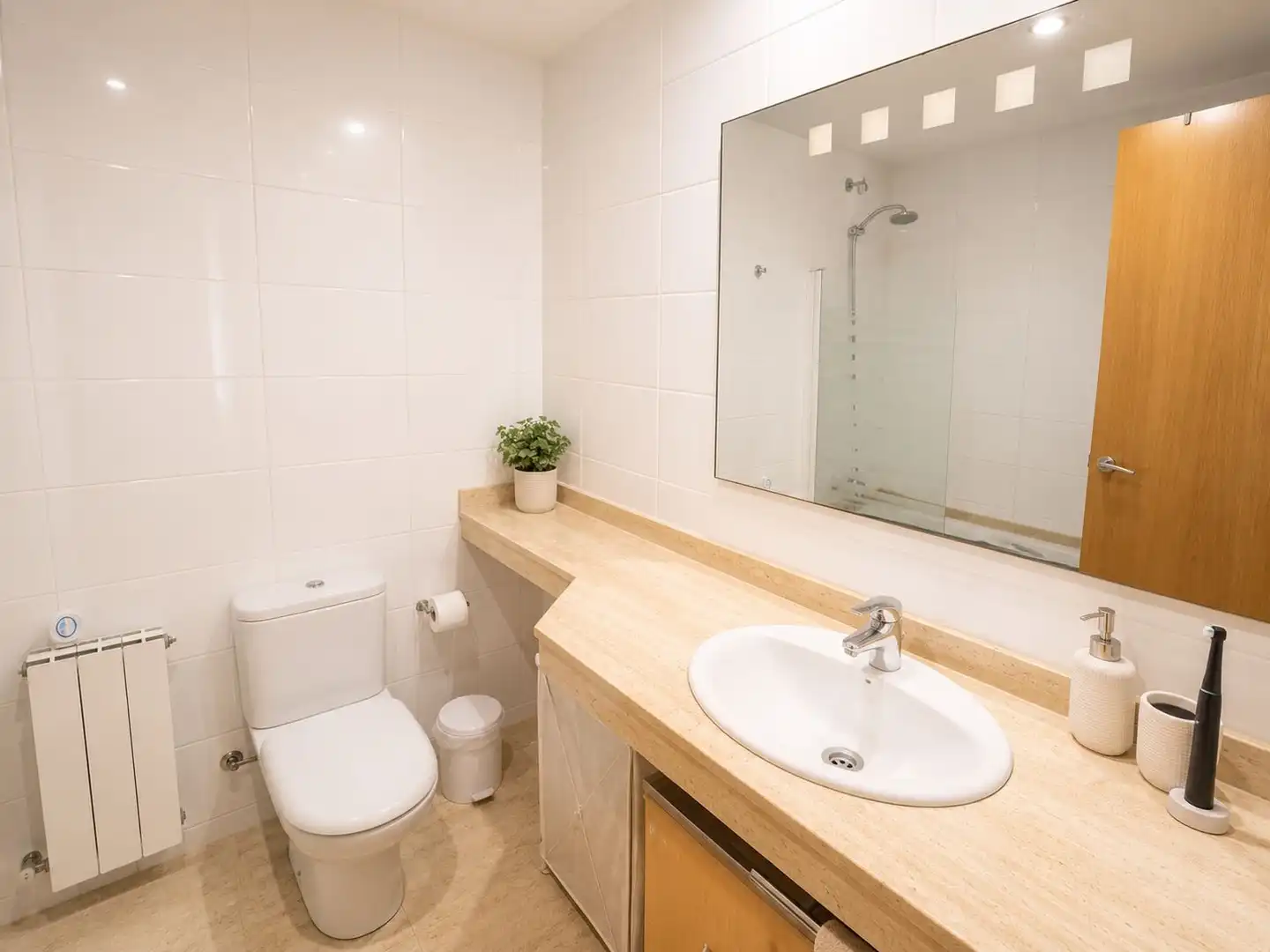 Bathroom of Flat for sale in Mataró  with Air Conditioner, Heating and Parquet flooring