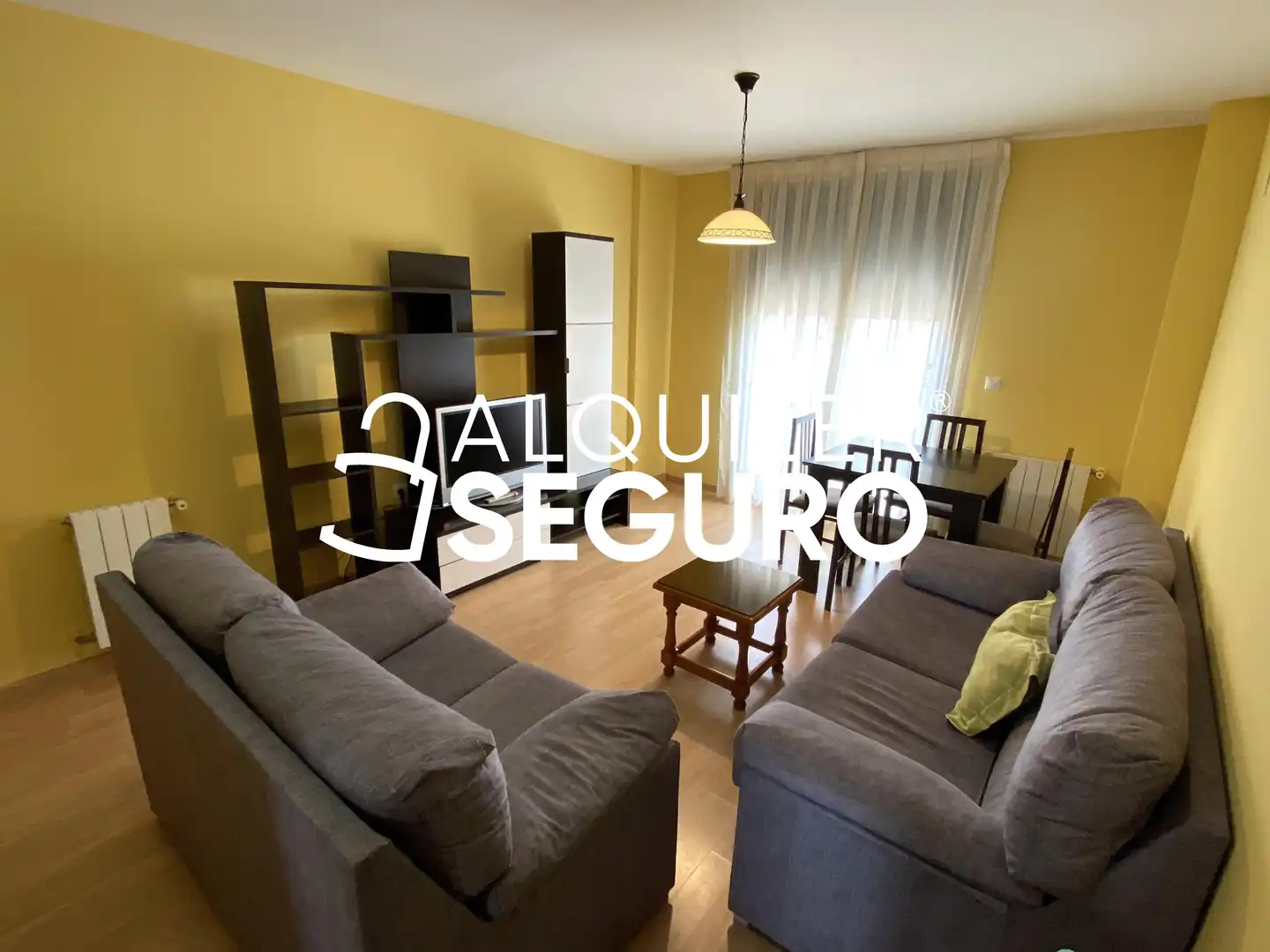 Sala de estar de Piso de alquiler en Chinchilla de Monte-Aragón con Calefacción, Trastero y Amueblado