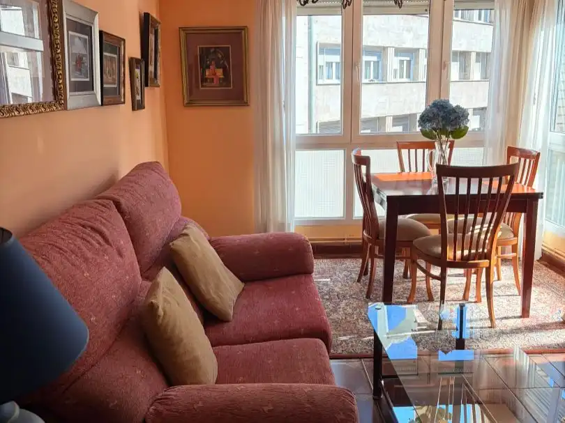 Sala d'estar de Pis en venda en Gijón  amb Terrassa i Balcó