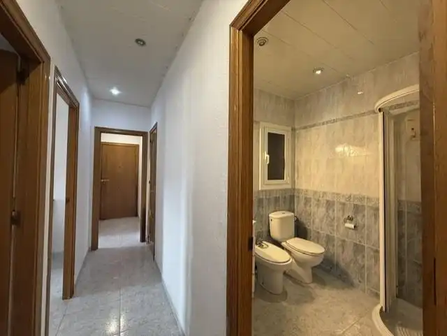 Bathroom of Flat for sale in Sabadell  with Air Conditioner, Heating and Balcony