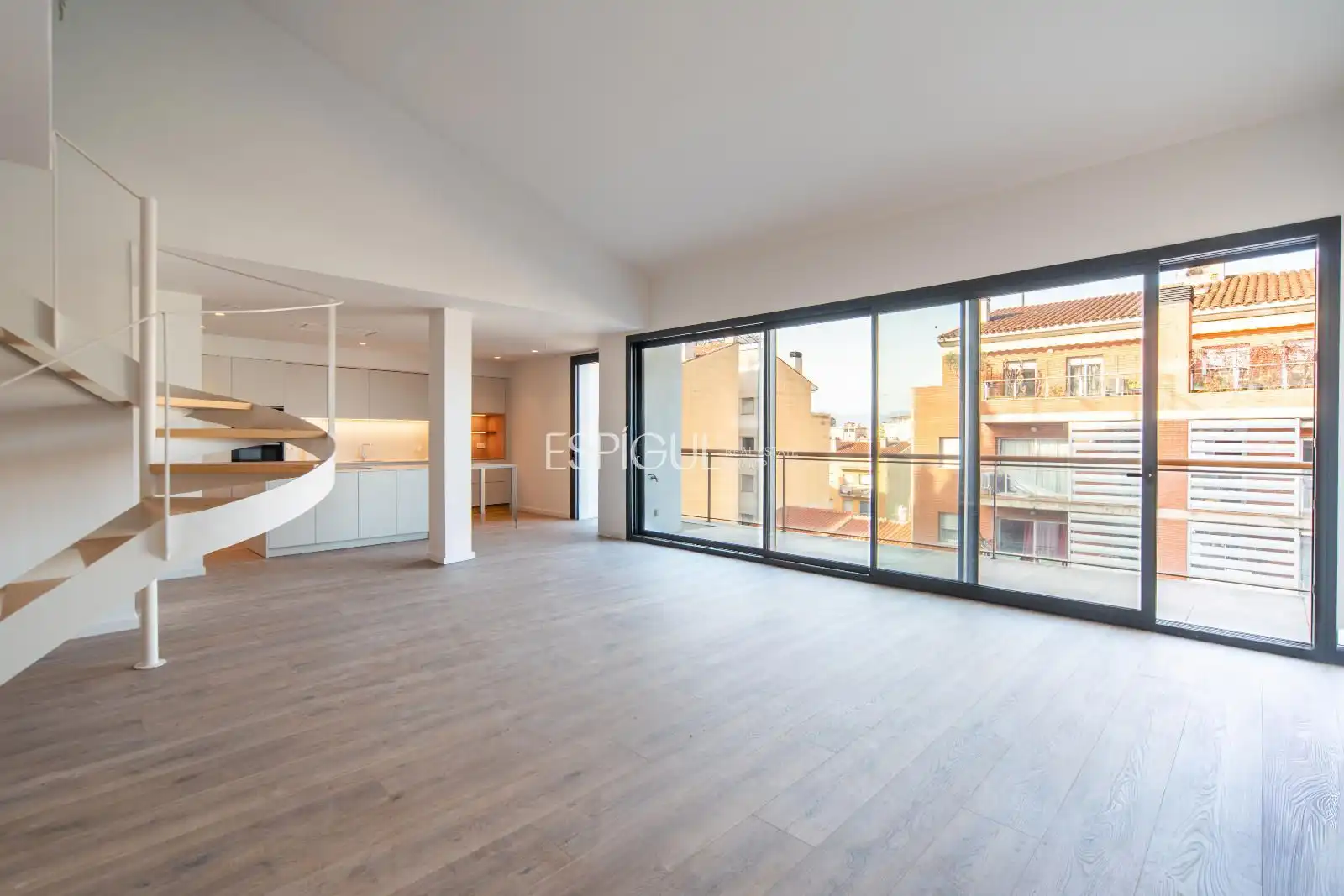 Penthouse with terrace for sale in Barcelona