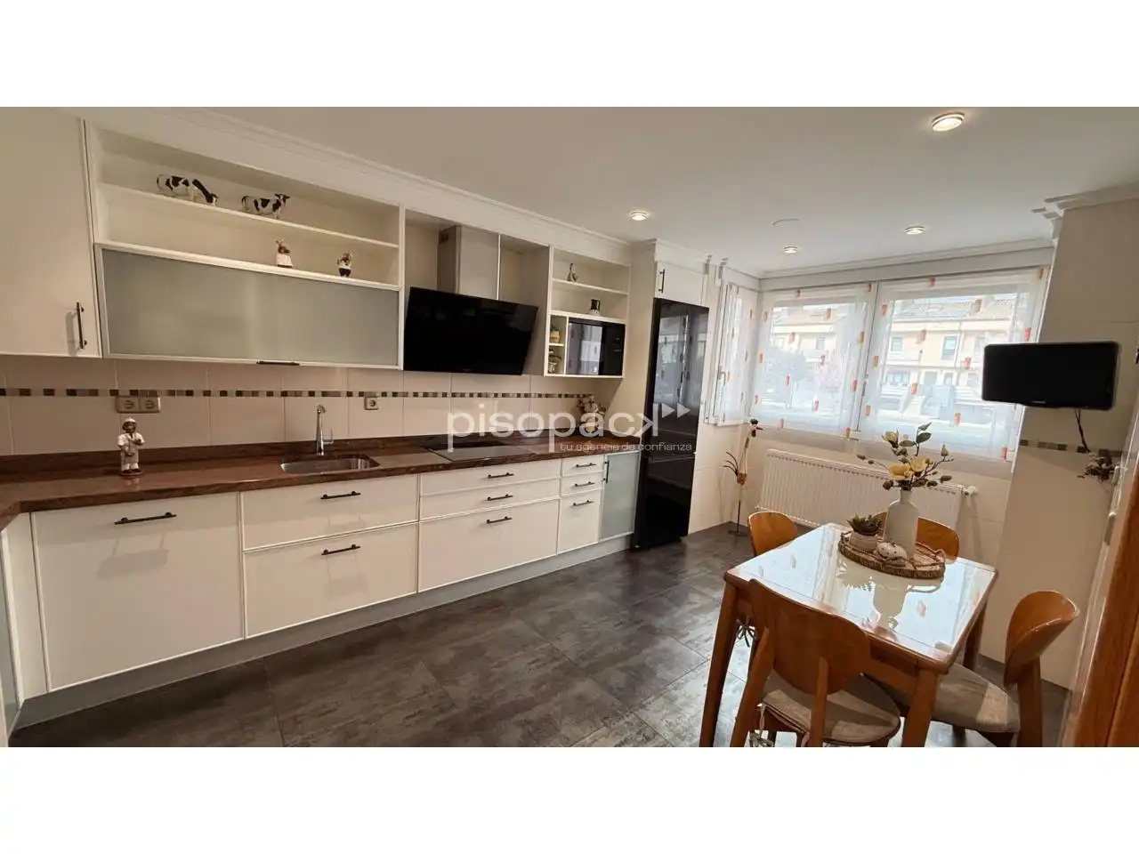 Cocina de Casa adosada en venta en Berrioplano / Berriobeiti con Calefacción, Jardín privado y Parquet
