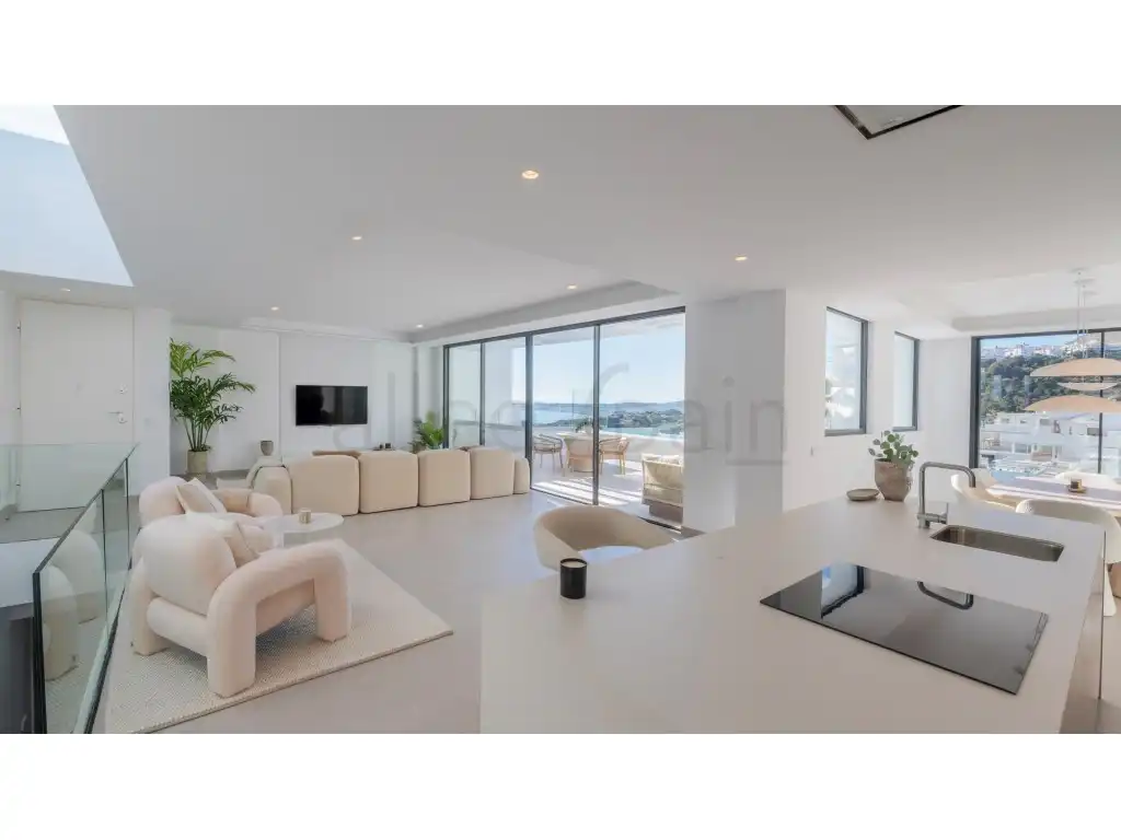 Sala d'estar de Casa o xalet en venda en Benalmádena amb Aire condicionat, Piscina i Moblat