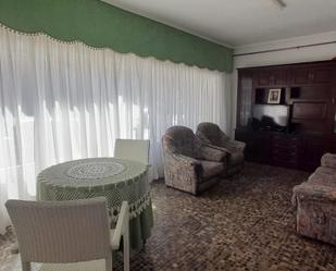 Sala d'estar de Casa o xalet en venda en Laredo amb Terrassa