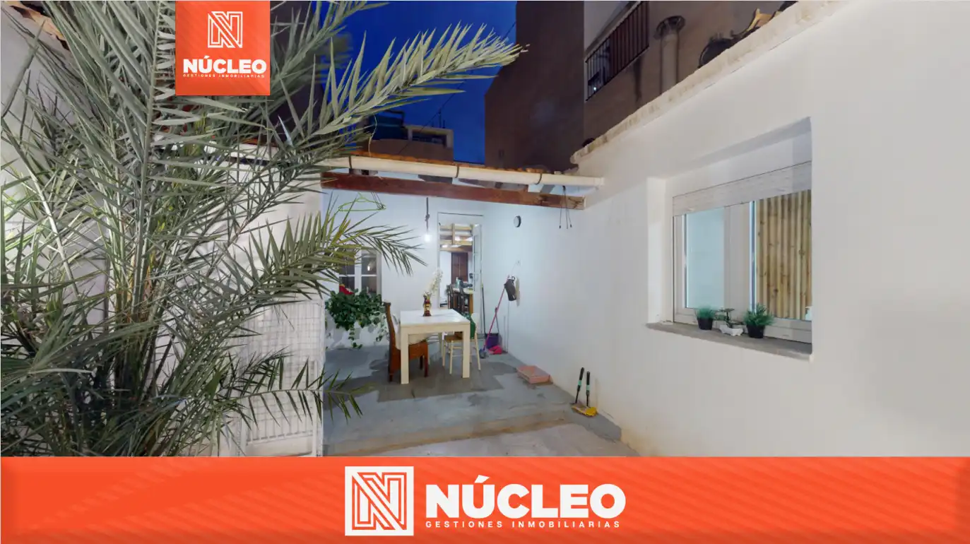 Vista exterior de Casa o xalet en venda en Alicante / Alacant amb Parquet, Moblat i Forn