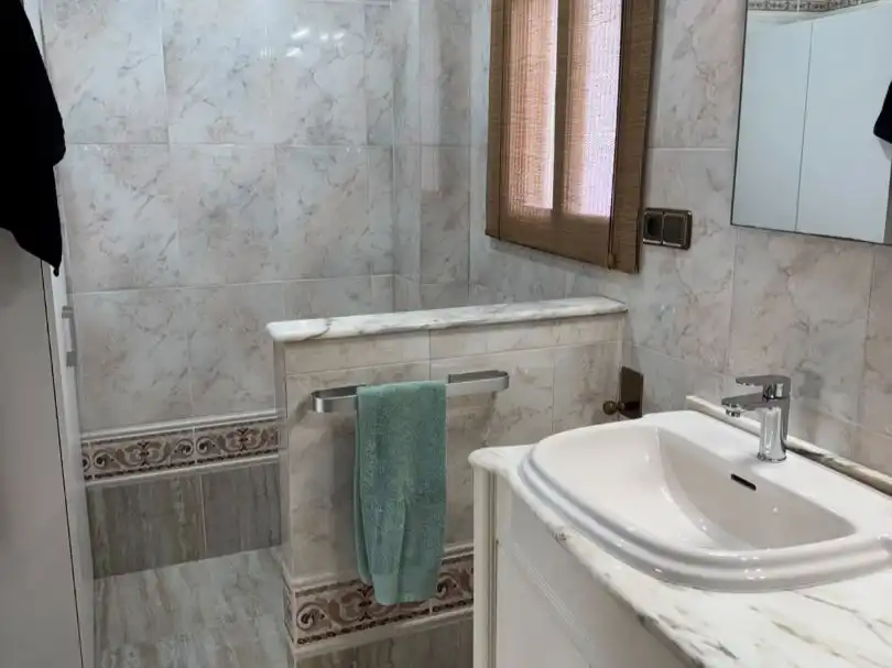 Badezimmer von Wohnung zum Verkauf in Sagunto / Sagunt mit Klimaanlage und Terrasse