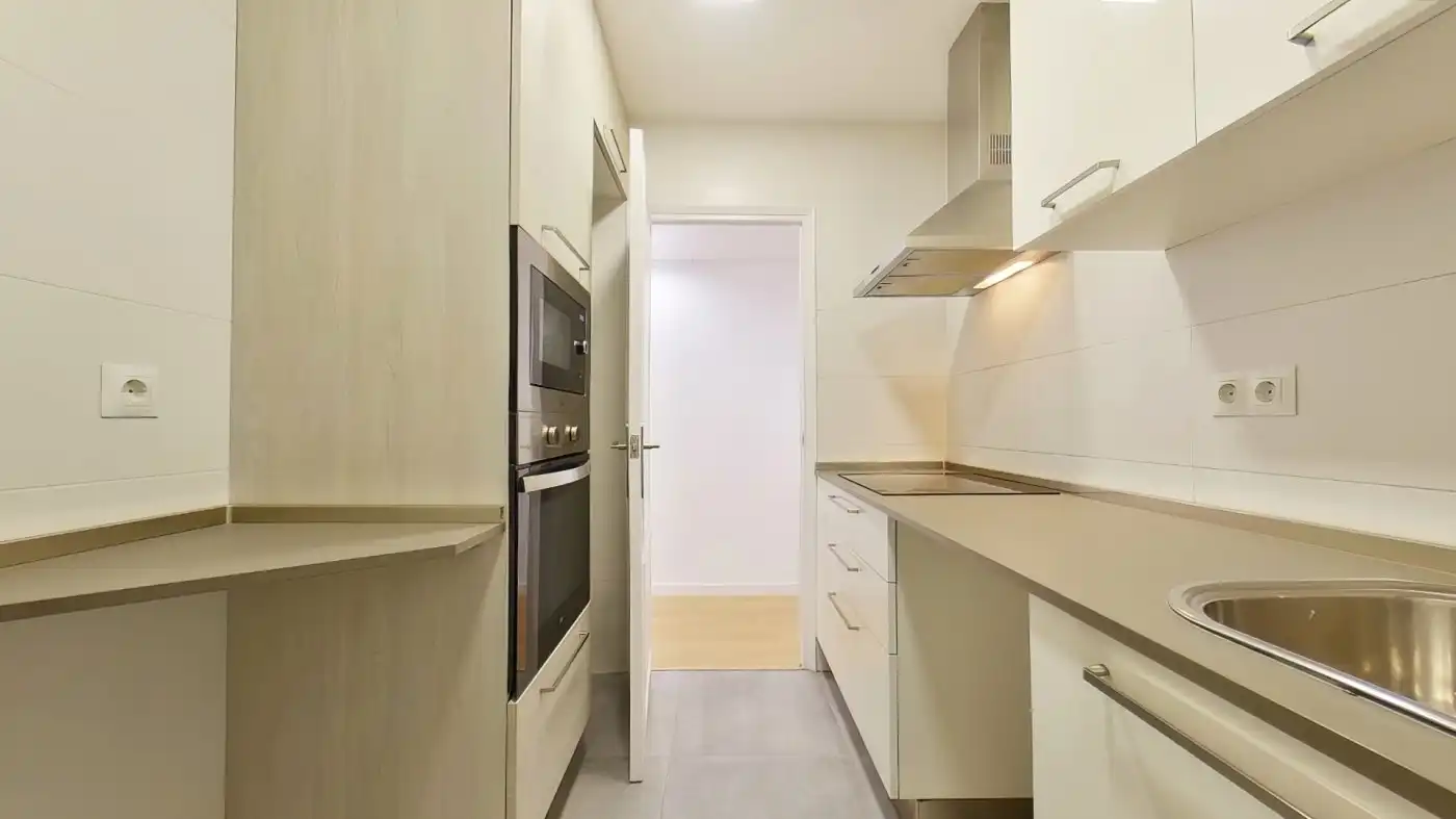 Cuina de Pis en venda en Barcelona amb Calefacció i Parquet