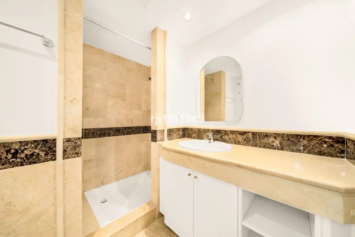 Flat with lift for sale in Elviria - Cabopino, imagen 8