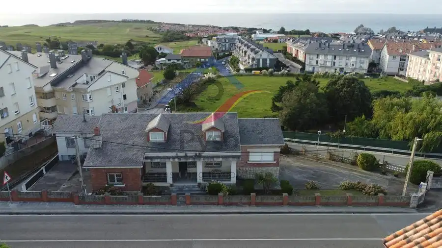 Vista exterior de Casa o xalet en venda en Piélagos amb Calefacció, Jardí privat i Parquet
