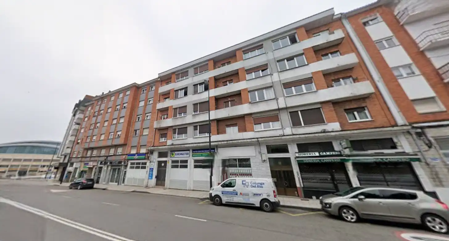 Vista exterior de Pis en venda en Oviedo 