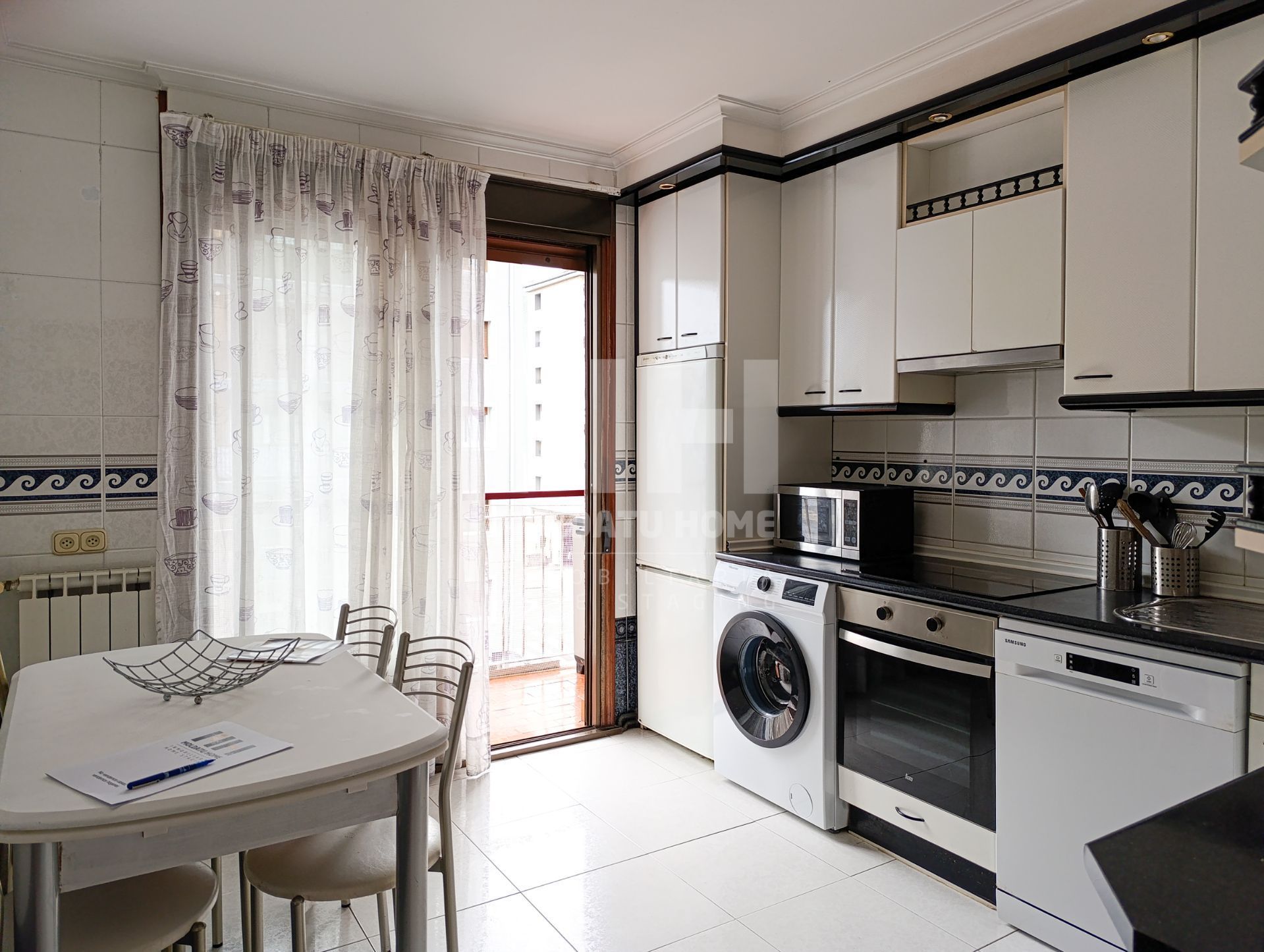Kitchen of Flat for sale in Errenteria  with Heating and Storage room