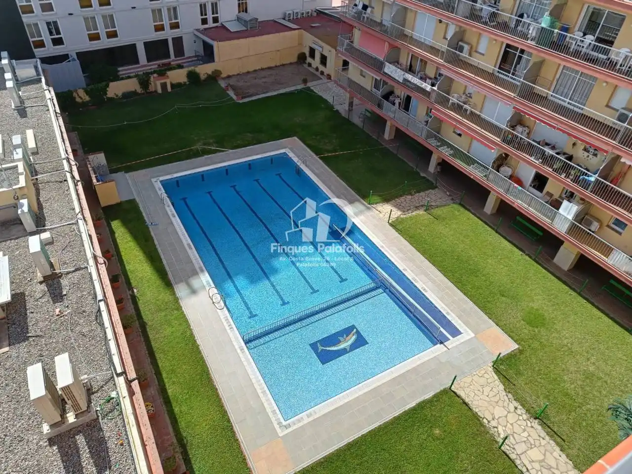 Piscina de Piso en venta en Malgrat de Mar con Calefacción, Terraza y Alarma