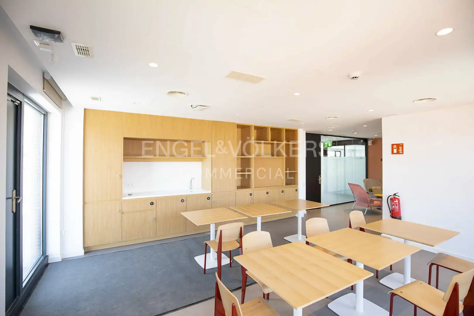 Büro zur Miete in Barcelona mit Klimaanlage, Terrasse und Möbliert