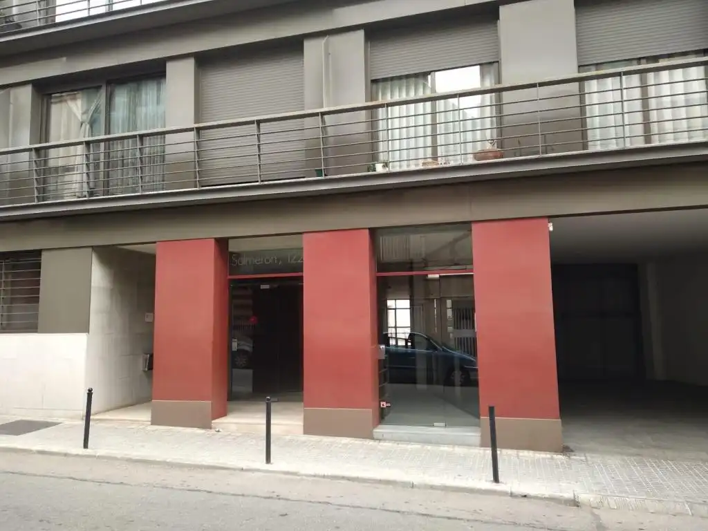 Vista exterior de Edificio en venta en Terrassa