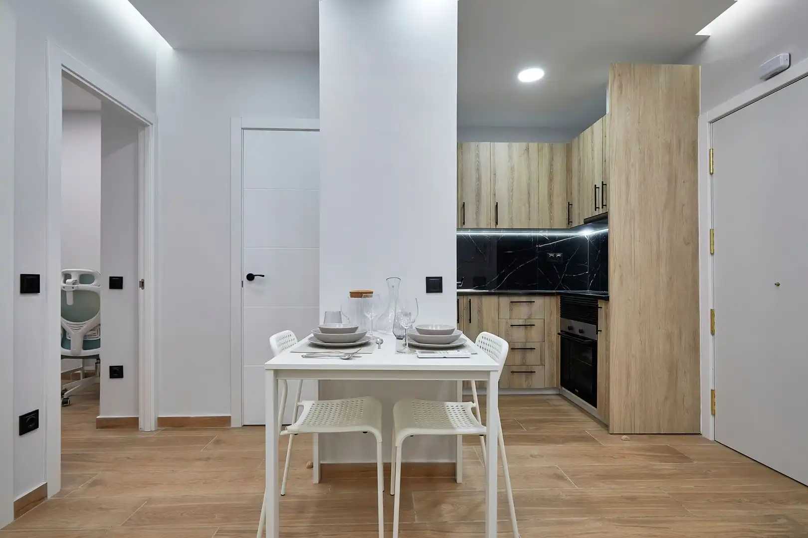 Kitchen of Flat for sale in Barcelona  with Air Conditioner and Parquet flooring