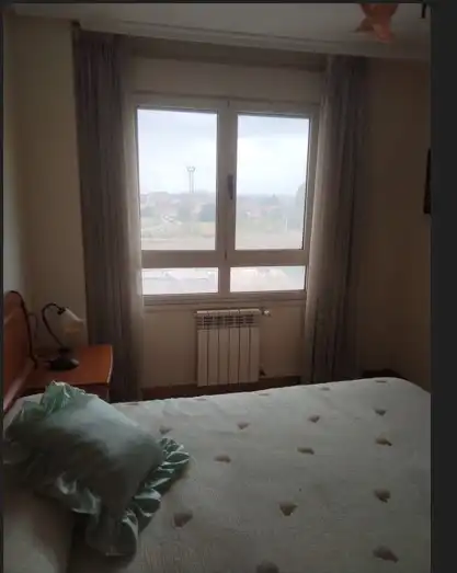Dormitori de Pis en venda en Gijón  amb Calefacció, Parquet i Traster