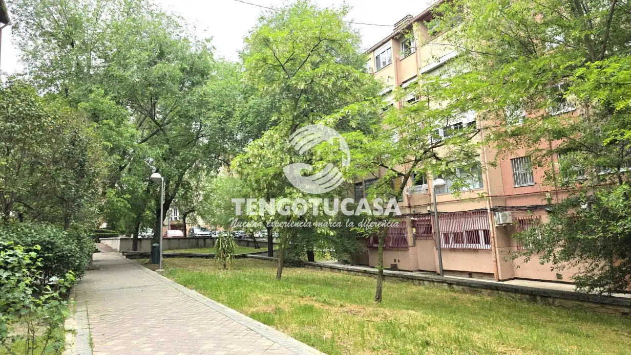 Vista exterior de Piso en venta en Madrid con Amueblado