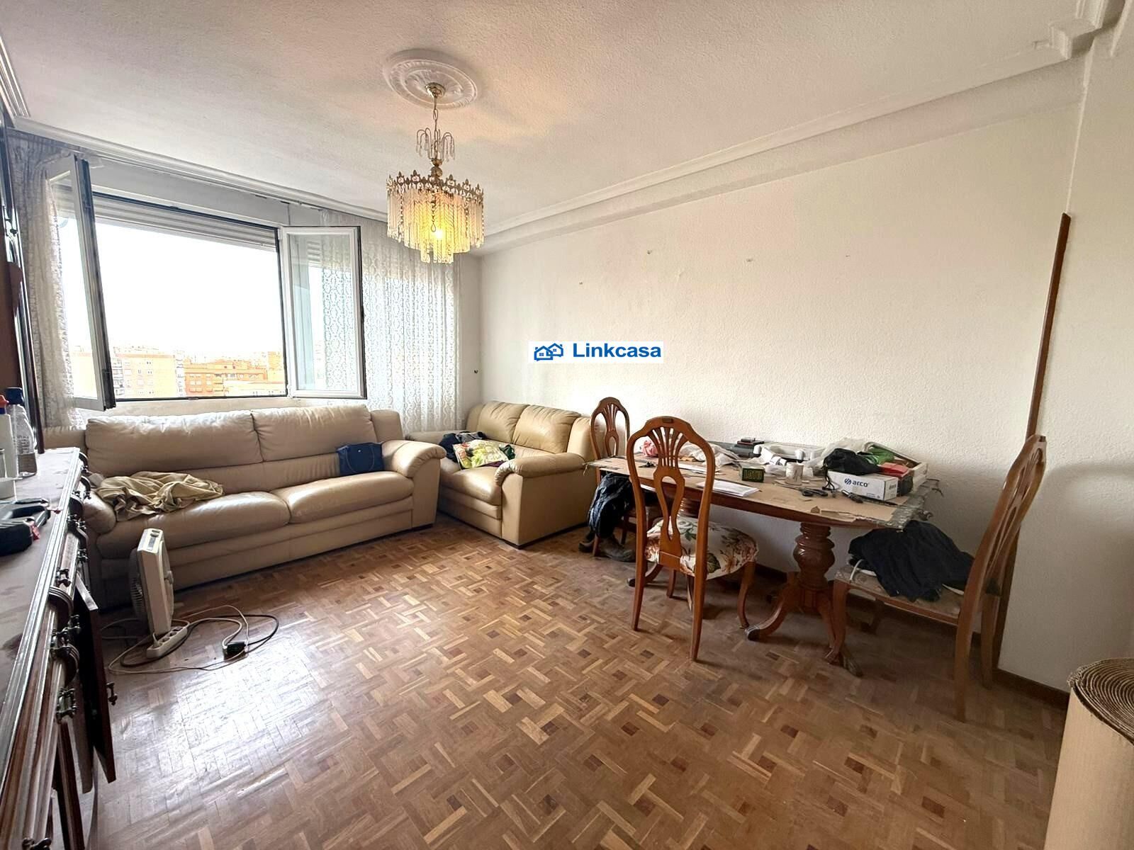 Living room of Flat for sale in  Madrid Capital  with Air Conditioner, Heating and Storage room