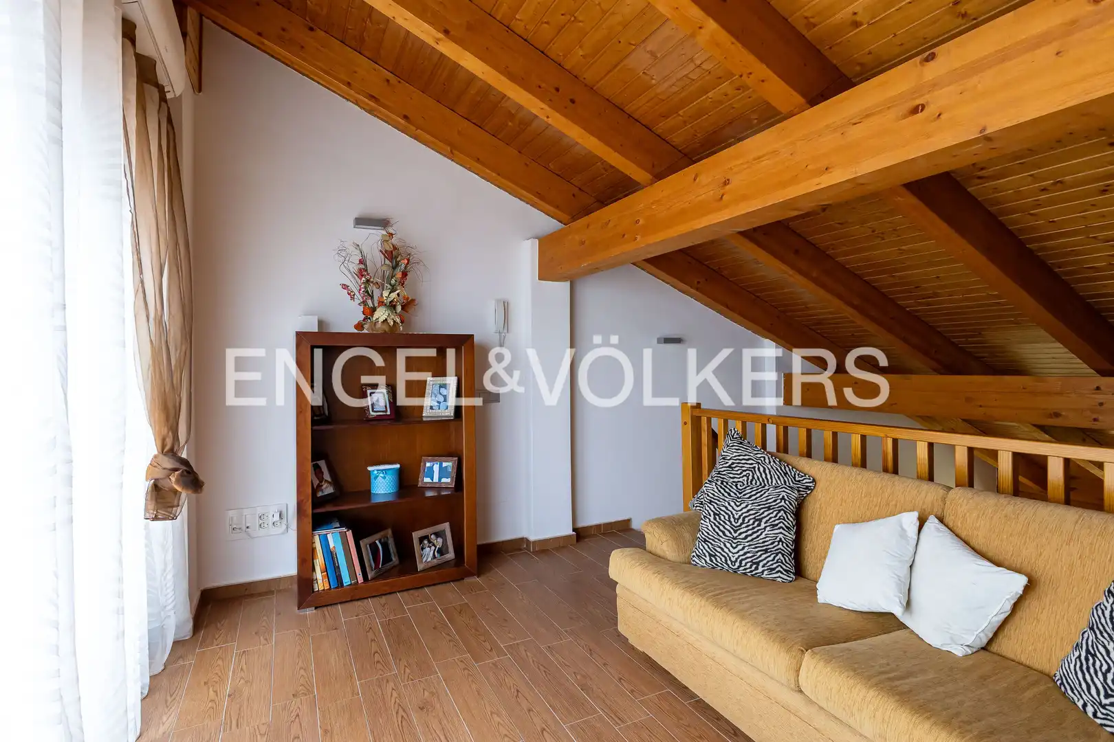 Sala de estar de Casa o chalet en venta en Venturada con Aire acondicionado, Calefacción y Jardín privado