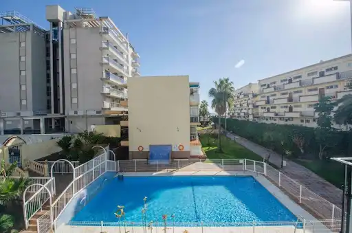 Piscina de Estudio en venta en Torremolinos con Amueblado y Piscina comunitaria