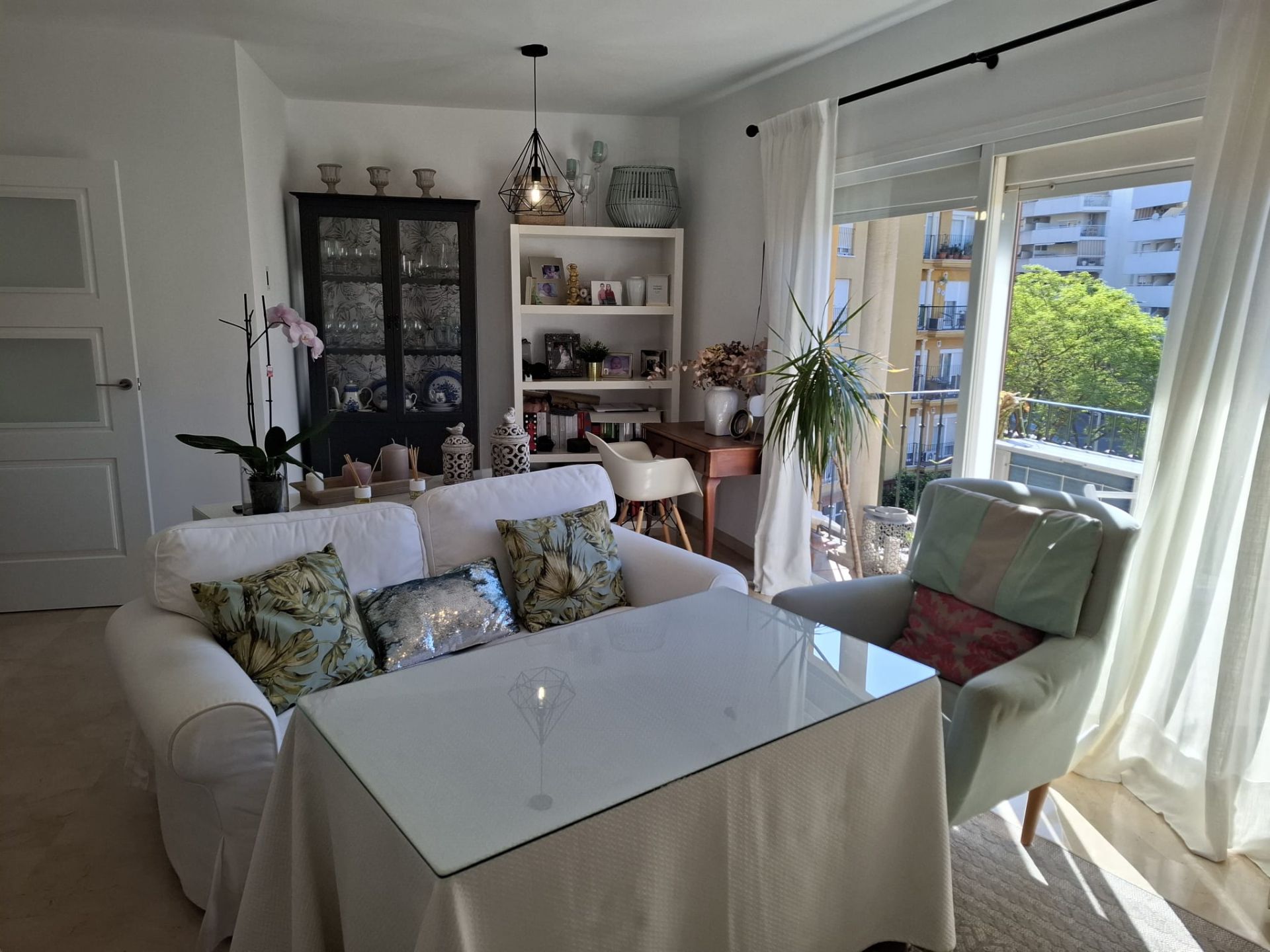 Sala d'estar de Pis en venda en Algeciras amb Aire condicionat, Parquet i Moblat