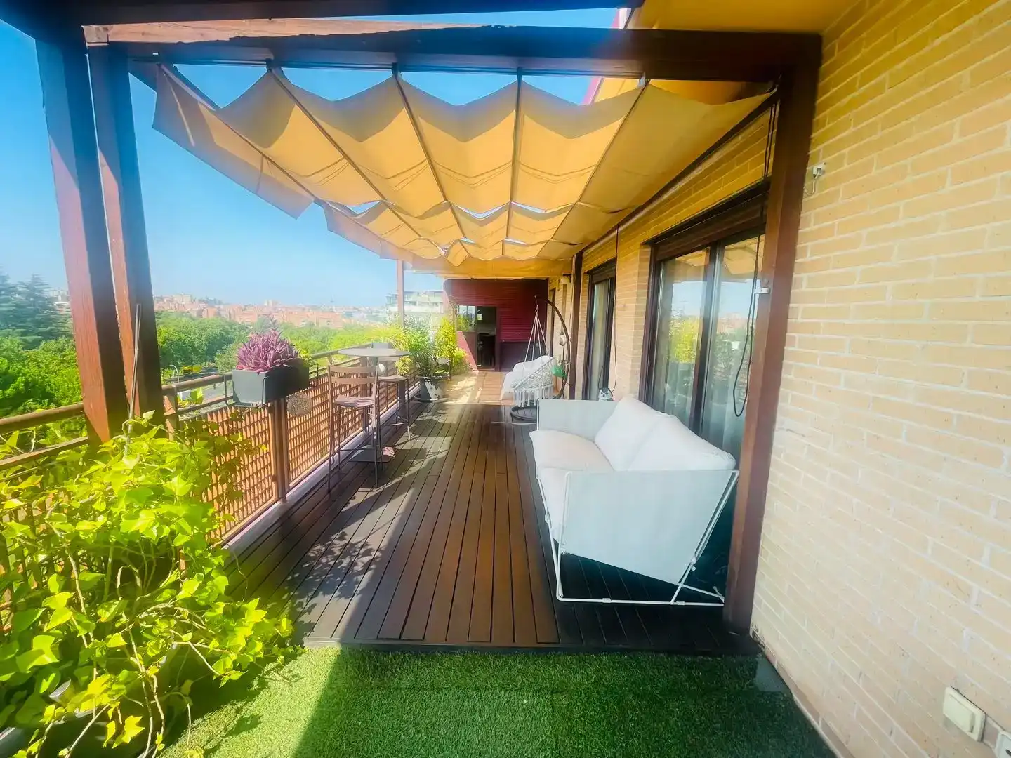 Terraza de Ático de alquiler en  Madrid Capital con Aire acondicionado y Piscina