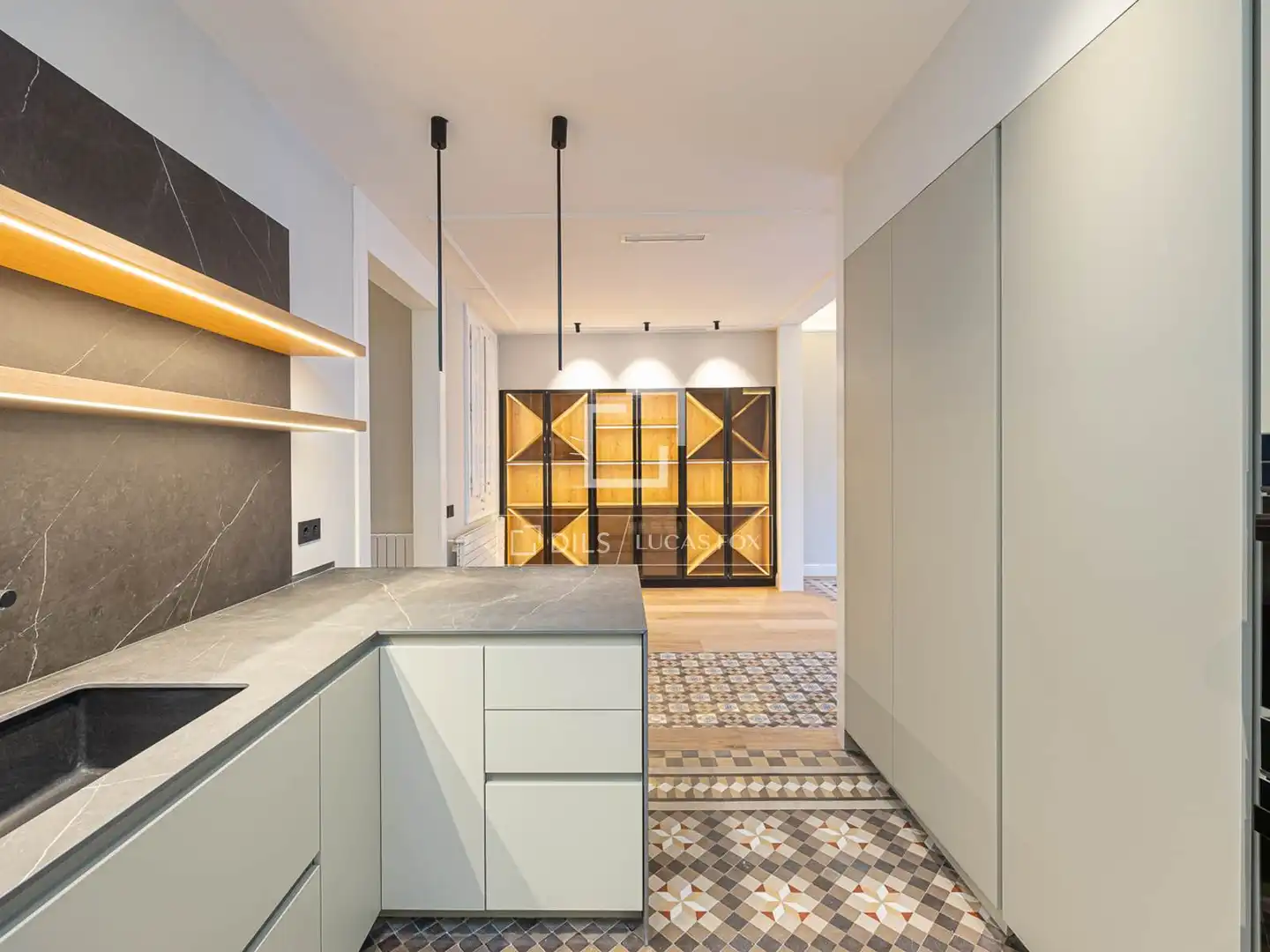 Küche von Wohnung zum Verkauf in Barcelona mit Klimaanlage, Heizung und Balkon