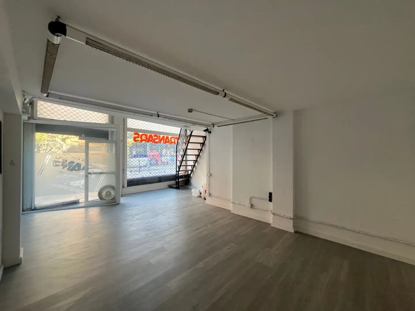 Commercial properties for sale in Santa Coloma de Gramenet  with Parquet flooring and Alarm