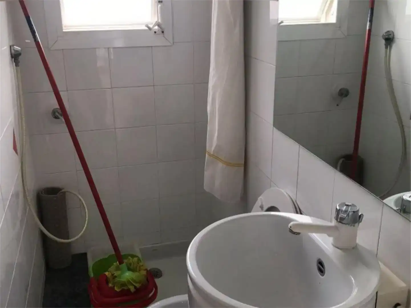 Bathroom of Flat for rent in  Barcelona Capital  with Air Conditioner