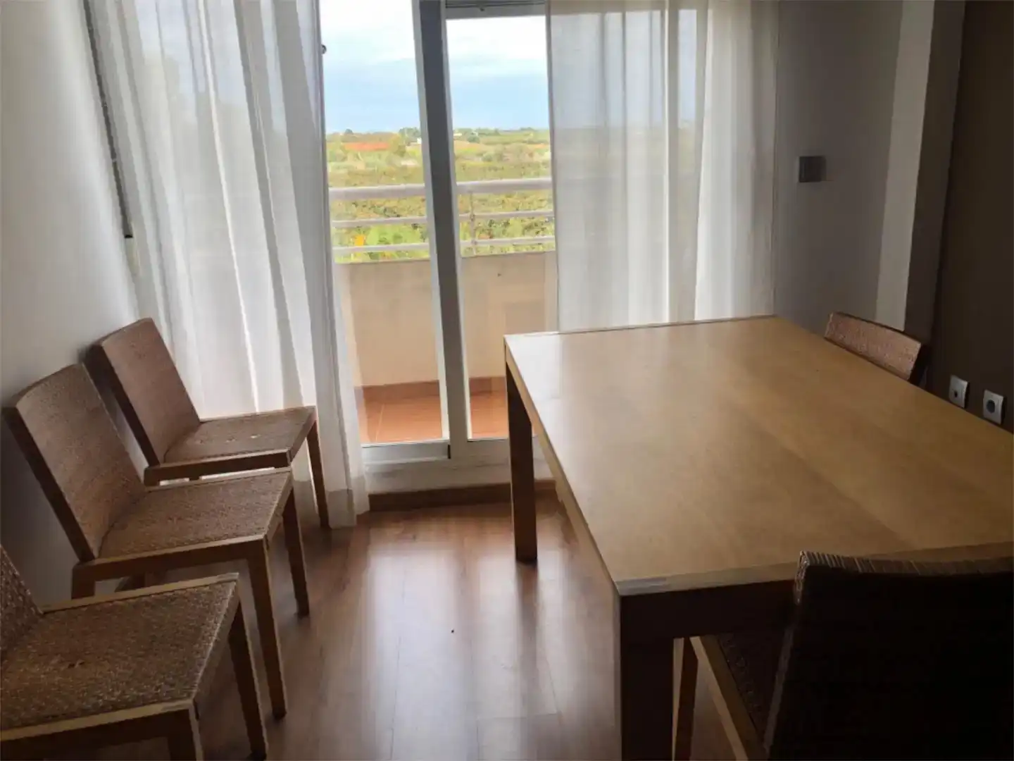 Menjador de Àtic de lloguer en Alginet amb Aire condicionat, Parquet i Moblat