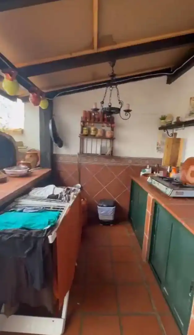 Cuina de Casa adosada en venda en Algeciras amb Piscina comunitària