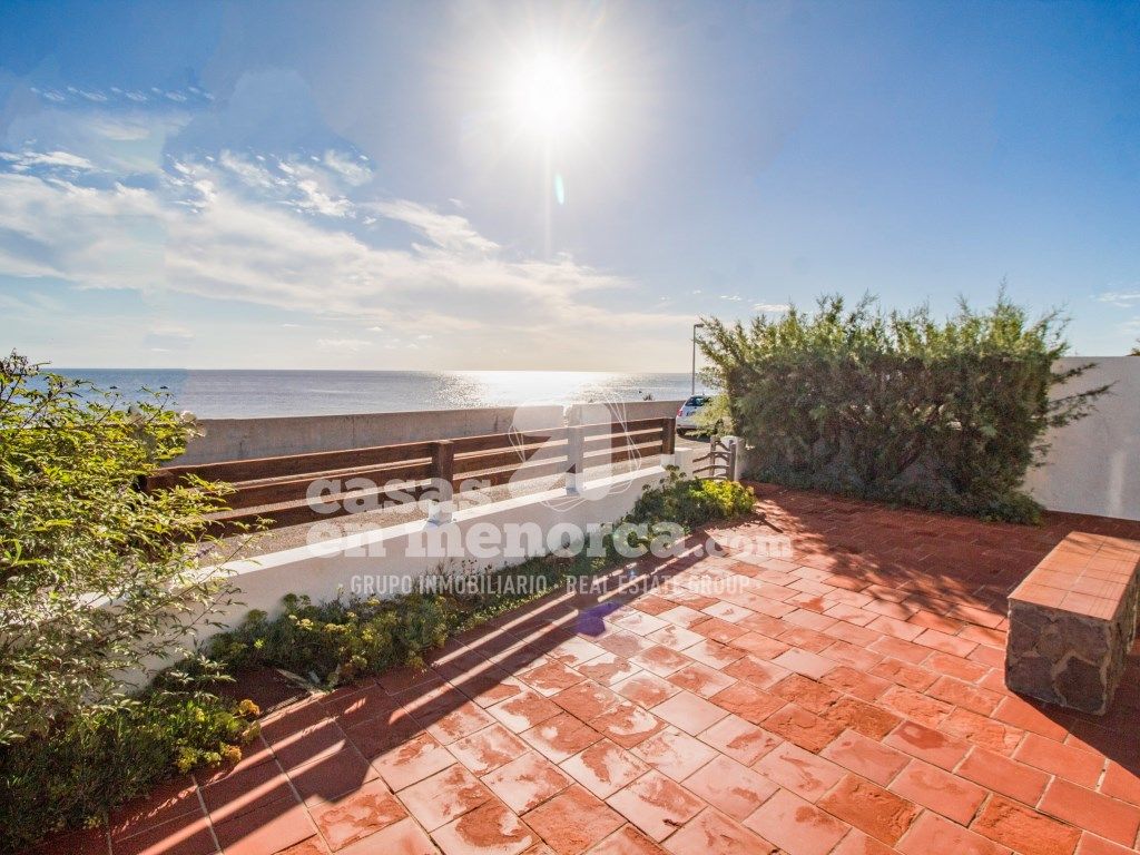 Vista exterior de Apartament en venda en Sant Lluís amb Aire condicionat