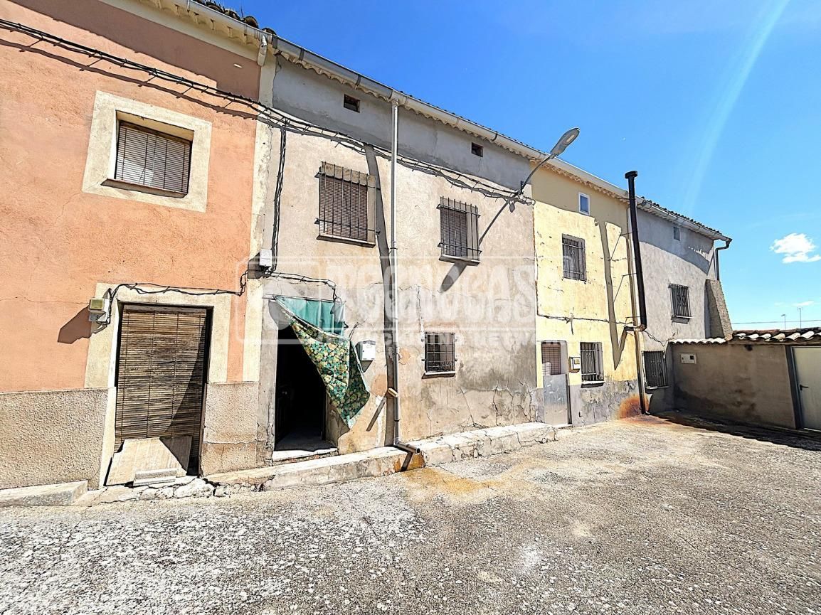 Vista exterior de Casa adosada en venda en Villas de la Ventosa amb Jardí privat i Terrassa