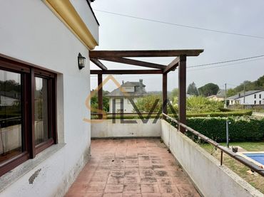 Casa con balcone in vendita a Lugar Corgo 28