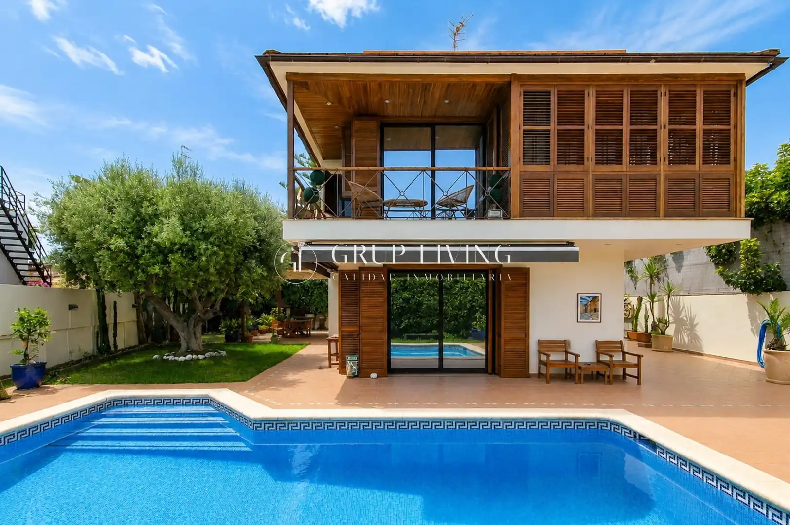 Casa amb terrassa en venda a Vallpineda - Santa Bárbara