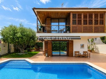 Casa amb balcó en venda a Vallpineda - Santa Bárbara