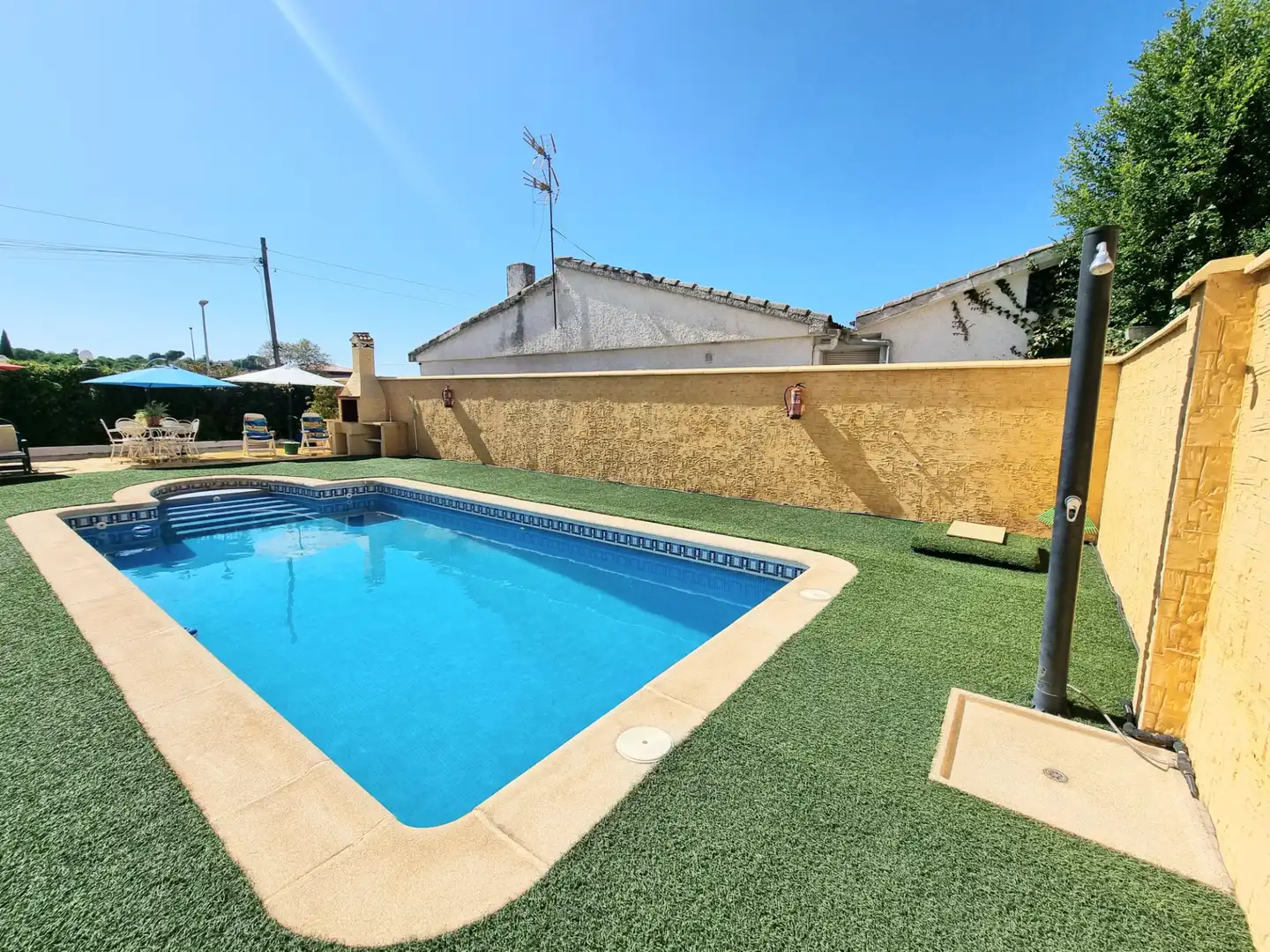 Piscina de Casa o xalet en venda en Escalona amb Aire condicionat, Jardí privat i Traster