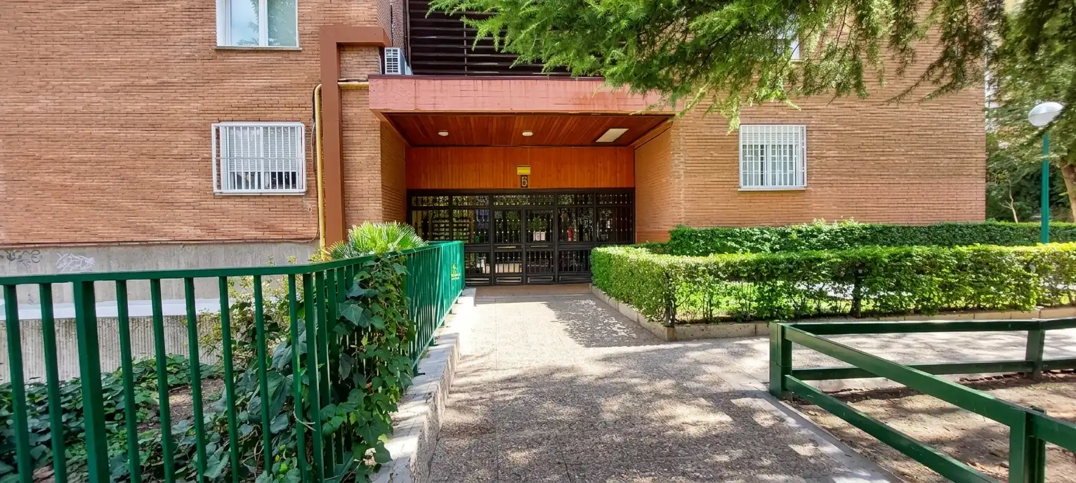 Vista exterior de Pis en venda en Madrid amb Aire condicionat, Calefacció i Balcó